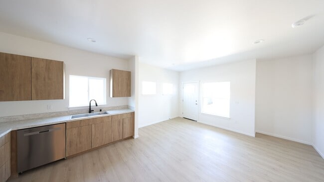 Photo - 2 Bed 2 Bath - Downtown Anacortes - NAS Whidbey - Island Hospital