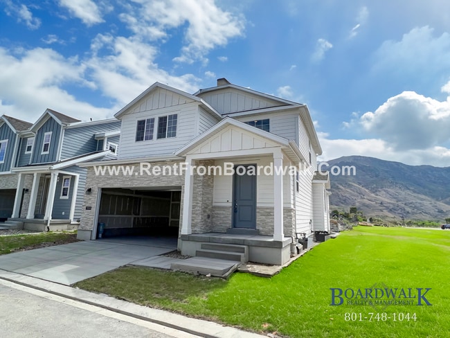 Building Photo - Modern Town Home in Highland!