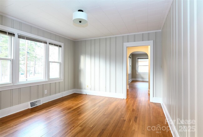 Photo - 34 Rollingwood Ln