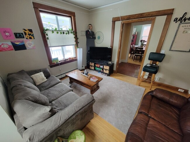 Photo - AVAILABLE JUNE - 6 BED 1.5 BATH Close to Campus!