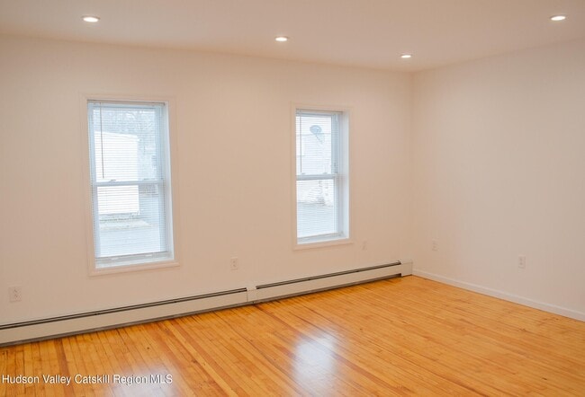 Photo - 152 St James St