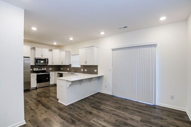 Photo - BEAUTIFUL 3BD/2.5BTH Townhome - Belmont - JULY MOVE IN