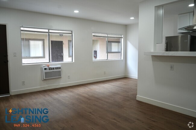 Building Photo - Modern & Chic 1-Bedroom in the Heart of No... Unit 3 Rental