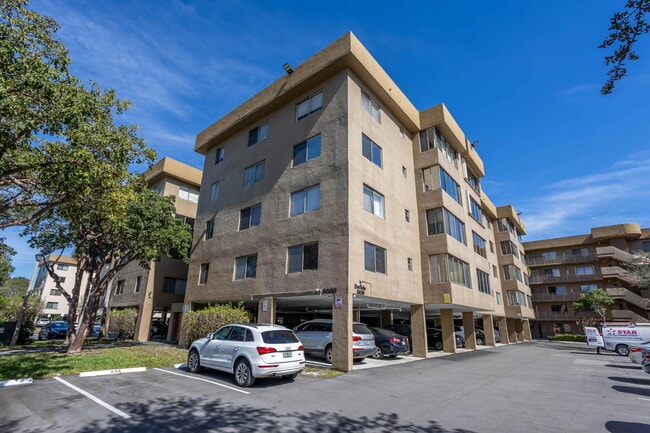 Building Photo - 8030 Hampton Blvd Unit 414