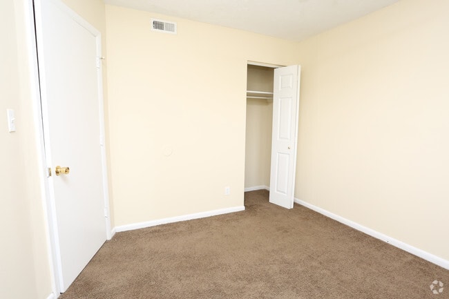 2BR, 2.5BA - 950 SF - Townhouse