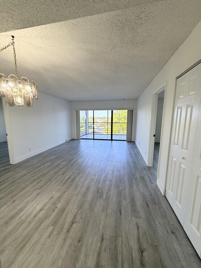 Photo - 9235 SW 8th St Unidad 512