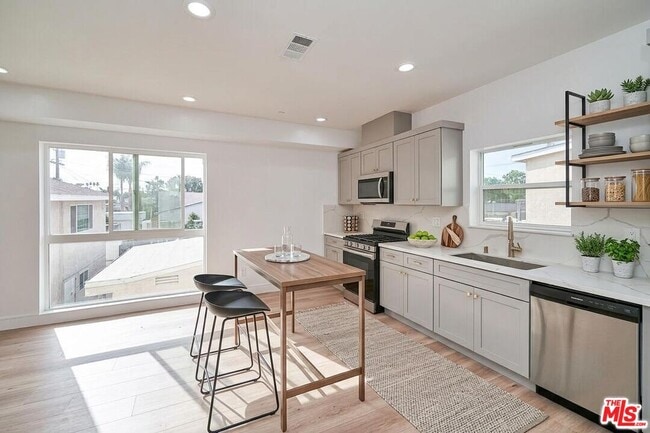 Photo - 1108 Queen Anne Pl