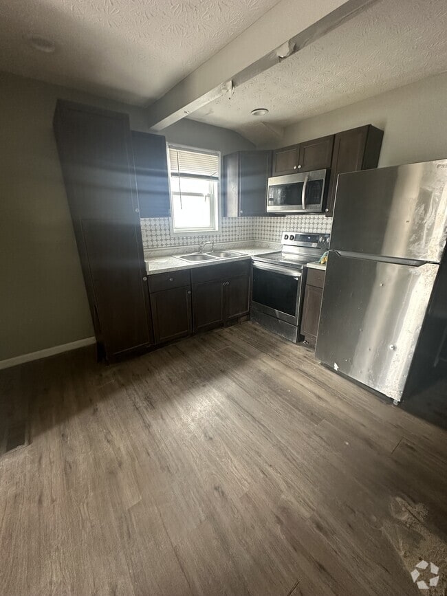 Building Photo - 1568 Arlington Ave Rental