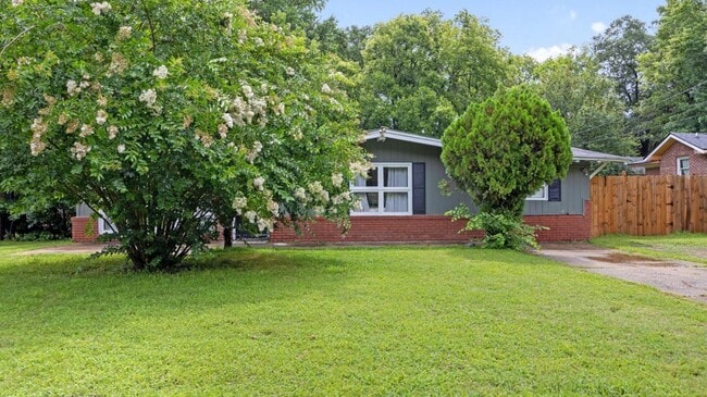 Photo - 302 McCartha Dr