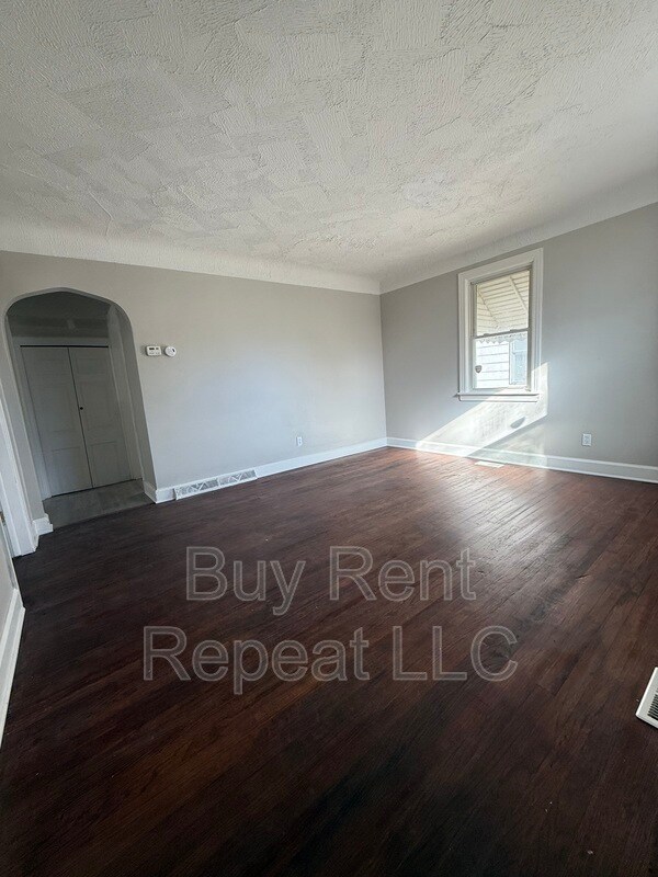 Photo - 12735 Vernon Ave