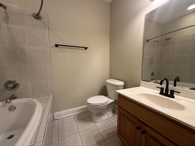 Photo - 353 E Longleaf Dr