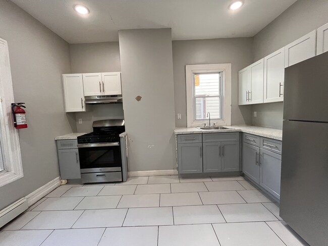 Building Photo - 33 Lexington Ave Unit 2 Rental