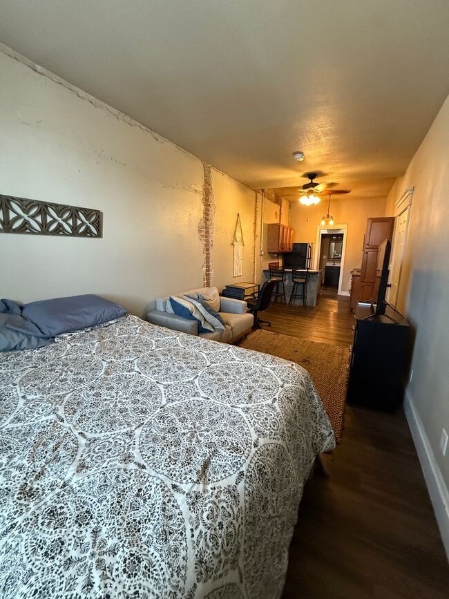 Building Photo - ADI - Superior Unit B