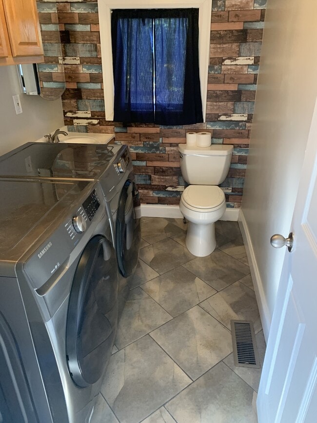 Photo - 117 S Main St