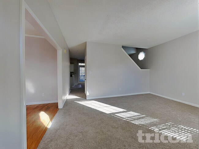 Photo - 1606 Oak Knoll Ln