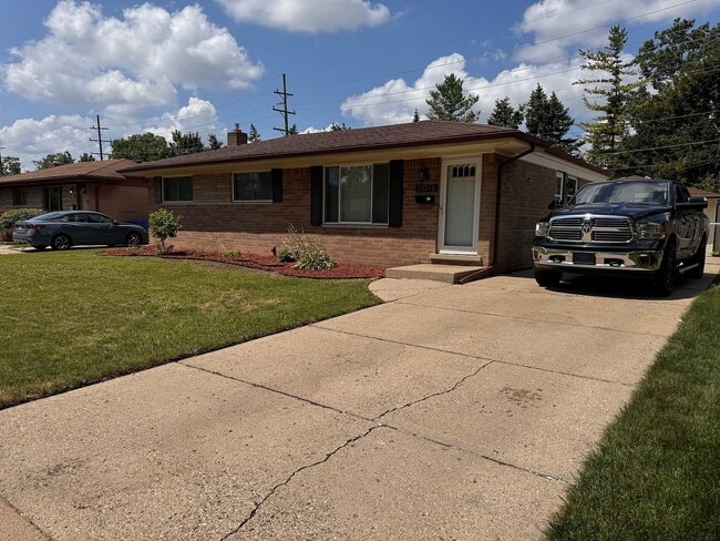 Building Photo - 32345 Hawthorne Dr