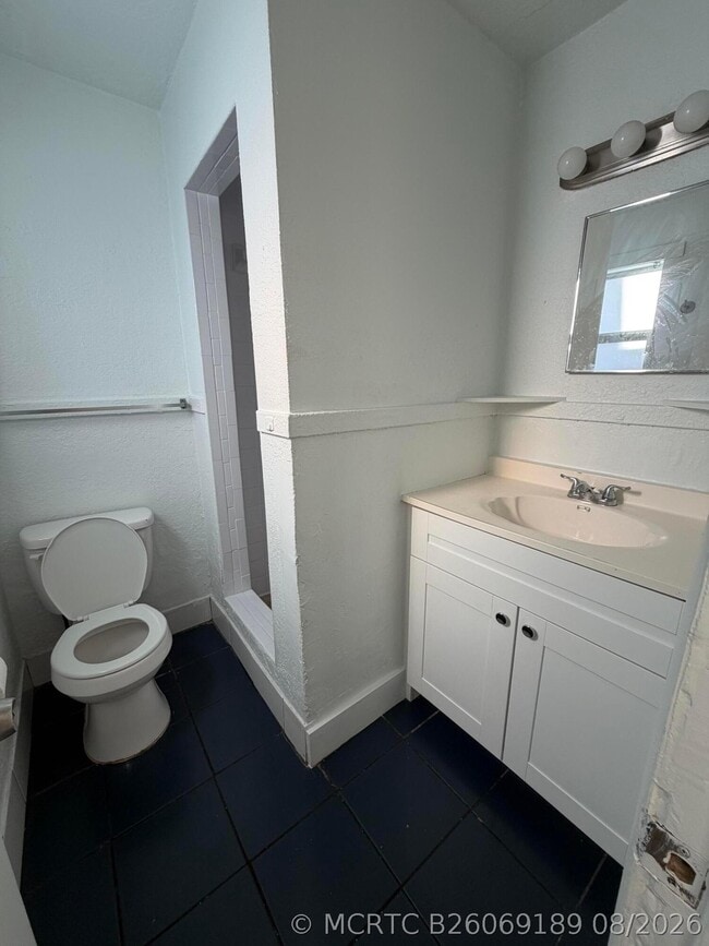 Photo - 646 Latona Ave Unit Apt 1