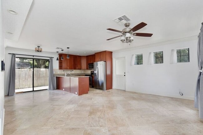 Photo - Lovely 3/2.5 Spacious Home with a Large Ba...