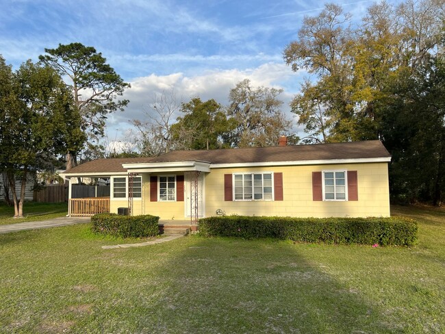 Photo - 3 Bedroom, 1 Bath home in Live Oak with la...