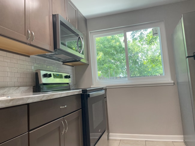 Cocina 2/2 - 9059 Centerway Rd Unidad Basement