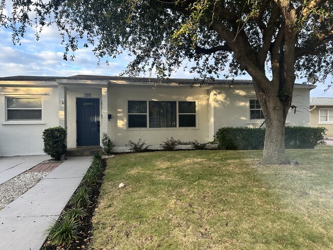 Building Photo - 259 Bloomfield Dr