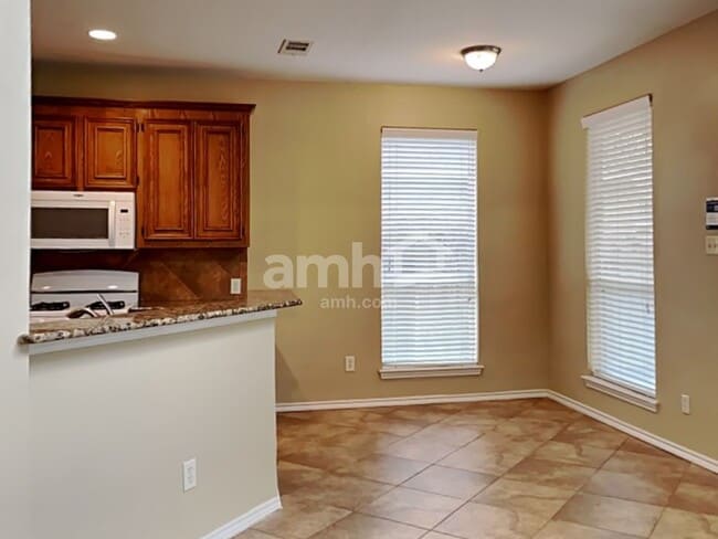 Photo - 2718 Lakecrest Way Dr