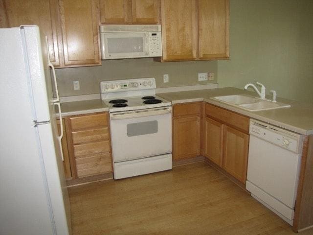 Photo - End Unit Town home *3Bedrm 2.5 Bath*Cottage Grove* Available July 1.