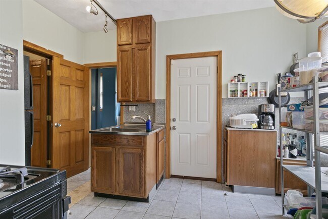 32 William St Unit 1