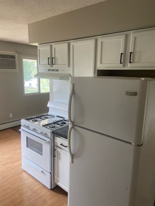 Building Photo - Cozy Two-Bedroom Condo in New Hope for 1,3... Unit 302