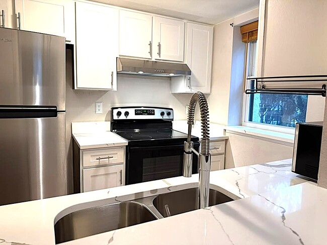 Building Photo - 6470 S Dayton St Unit K