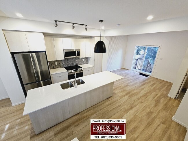 Building Photo - 15708-15797 97 Ave NW