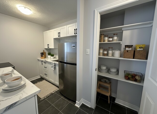Appartement 5F Cuisine et garde-manger - Deux chambres junior - LeMarchant Towers