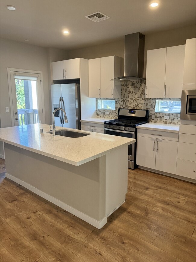 Photo - 489 McClatchy Way