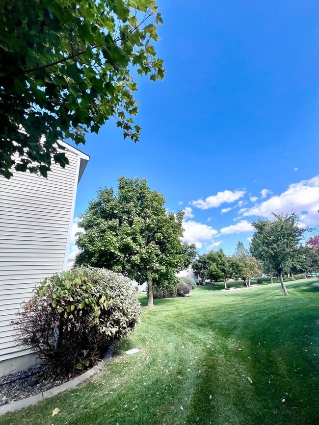 Photo - Townhome with 3 bedrooms and garage!