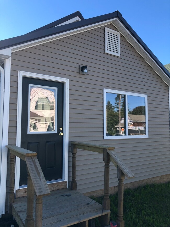 Building Photo - 806 Helen St