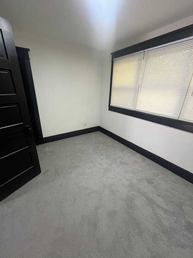 Photo - Gorgeous 3 bedroom fully renovated house!