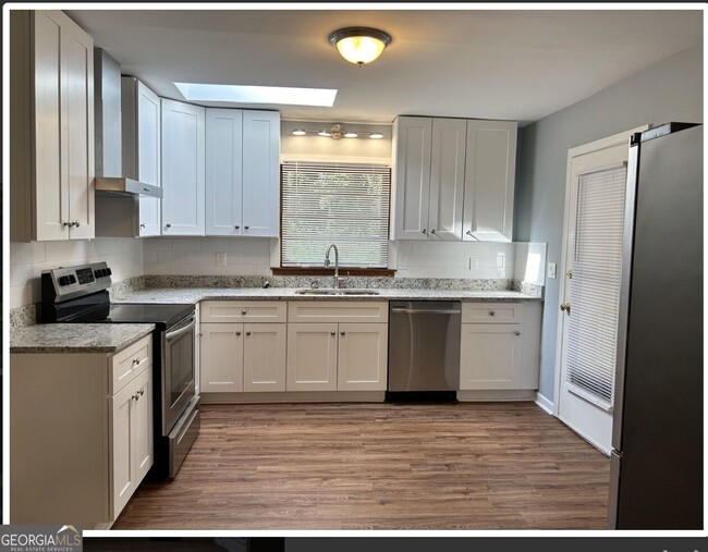 Photo - 2354 Greenglade Rd NE