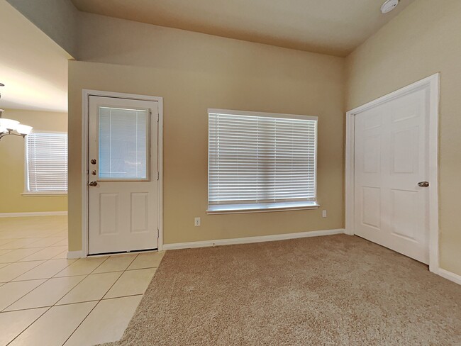 Photo - 923 Marigold Rd