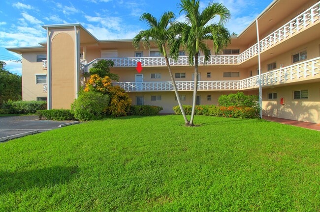 Building Photo - 2721 Garden Dr N Unit 202