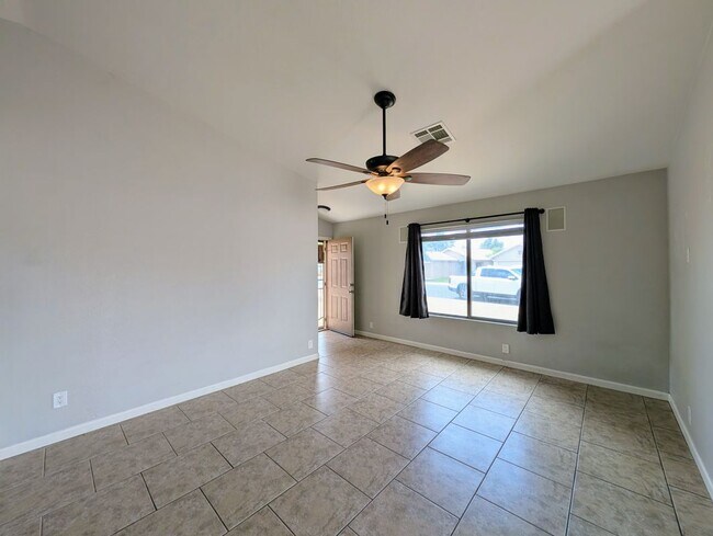 Photo - 15746 W Elm St