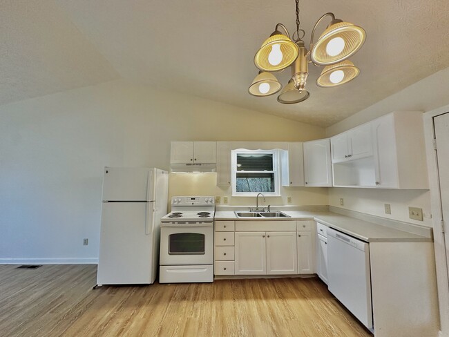 Photo - 841 Sylvia Ln