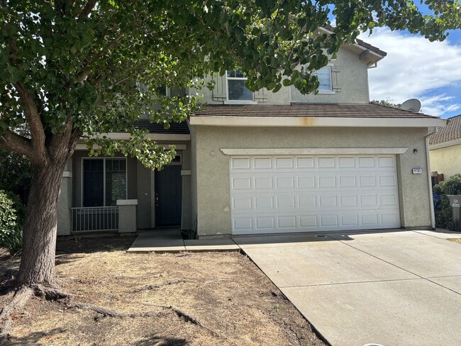 Building Photo - 4 Bedroom Home with a Great Layout