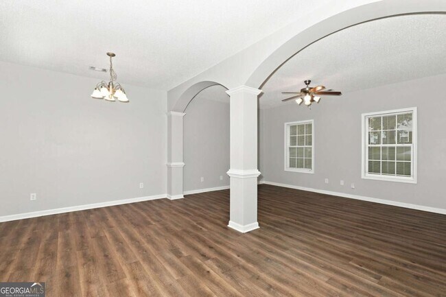 Photo - 8648 Thomas Ln