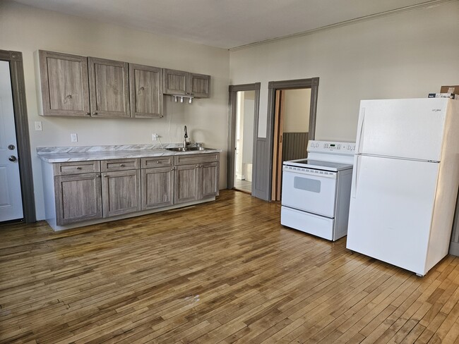 Building Photo - 24 Ninth St Unit 1