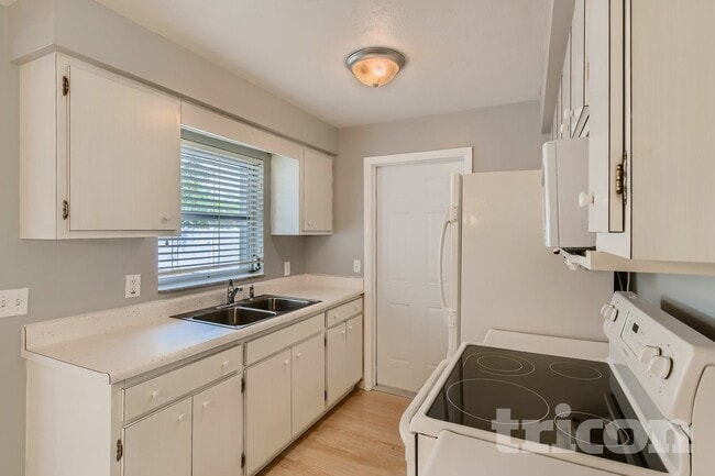 Photo - 2034 Brampton Rd