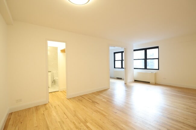 Photo - Lexington Towers