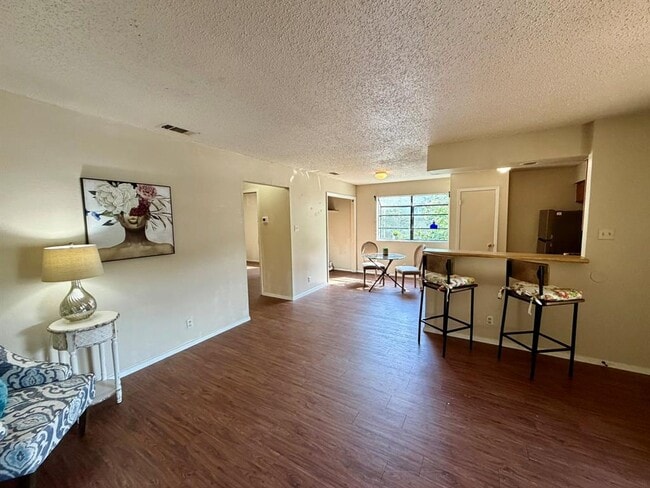 Photo - 402 Hedgewood Dr