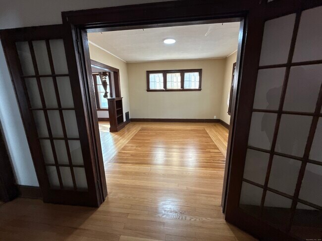 Photo - 411 Ellis St