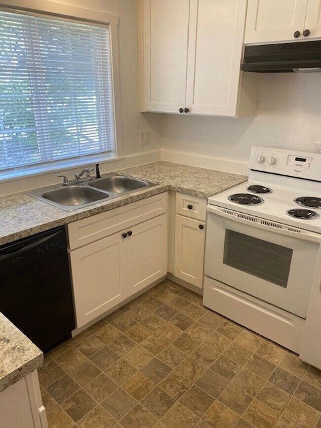 Building Photo - 3418 S 43rd St Unit 1