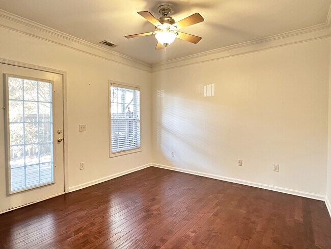 Photo - 307 Savoy Ct